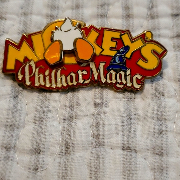 Disney Jewelry - Donald Duck pin